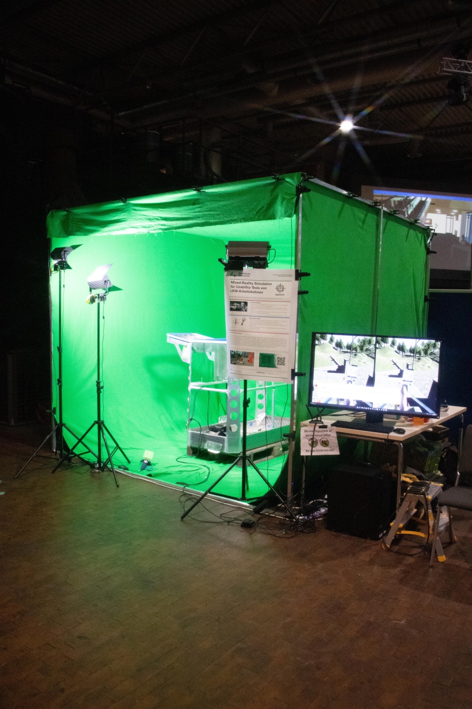 Interested visitors could try out the realistic simulation in a greenscreen cube at the DIVR XR Science Award exhibition.